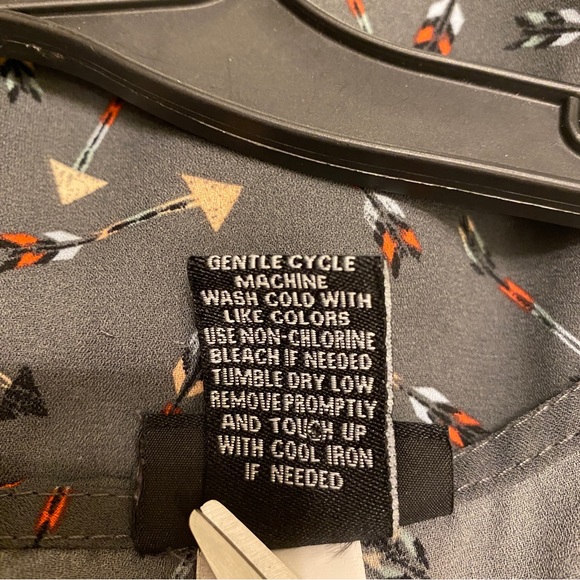 Torrid Womens Shirt 0 Gray Abbey Arrow Georgette Button Back Blouse - Picture 6 of 6